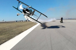 200mph Plane fly-by within feet of person