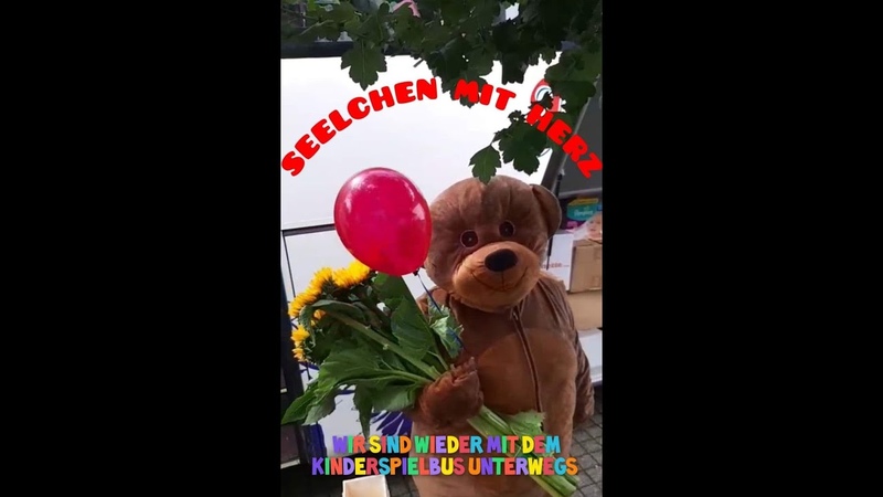Kinderlachen und glückliche Gesichter mit