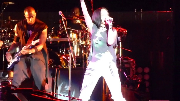 Rihanna Birthday Cake , Talk That Talk ( Live New Jersey Show,