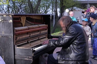 Кирилл Костюковский, уличный музыкант, музыка для души. Киев.