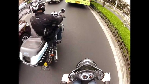 Scooter in tight