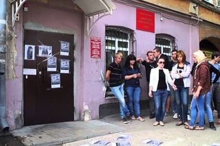 Самара ТОЛПА У СУДА: суд над Михаилом Назаровым. Лиза Васина и Алена Косарева