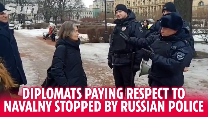 Western diplomats stopped by Russian police as they pay respects to Alexie