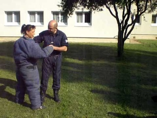 découverte costume homme d ’attaque