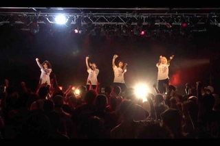 Malcolm Mask McLaren LIVE ver