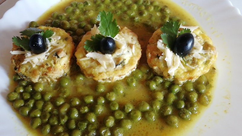 POULET DANS DES MOULES AUX PETITS POIS EN SAUCE ET