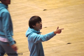 [fancam] 140113 아육대 우현 - 팬들과 가위바위보!