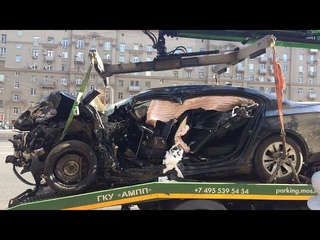 БМВ с мигалкой выехал на встречку и влетел в автобус на Таганской улице / авария дтп сегодня