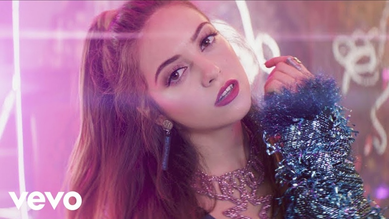 Ana Mena, Becky G, De La Ghetto Ya Es