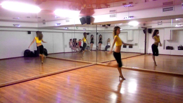 Strip latina in Raisky Dance Studio Jane