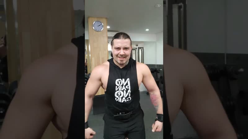 фитнес клуб Fitnessavenue, позирую на