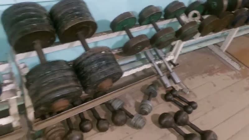 Ну чего дистрофик, в зал пойдешь, или будешь протеиновые