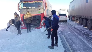Казахстан метель , Дальнобой не сдается , гололед только вперед .