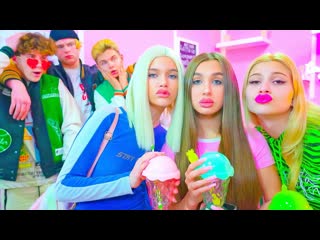 ТРЕЙЛЕР - ДИАНА И ДЕВОЧКИ УВЕЛИЧИЛИ ГУБЫ - ХВАСТАЮТСЯ НА ВСЮ ШКОЛУ!!! ЧЬИ ГУБЫ КРАСИВЕЕ